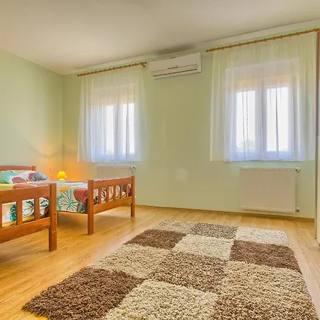 Tatil Evi Komfortables Haus Im Olivenhain Valtura