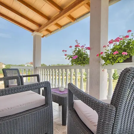 Feriehus Komfortables Haus Im Olivenhain