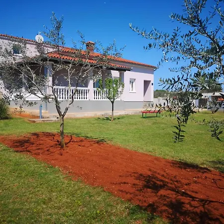 Tatil Evi Komfortables Haus Im Olivenhain *